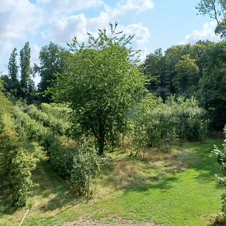 Dans Chateau Hinacourt